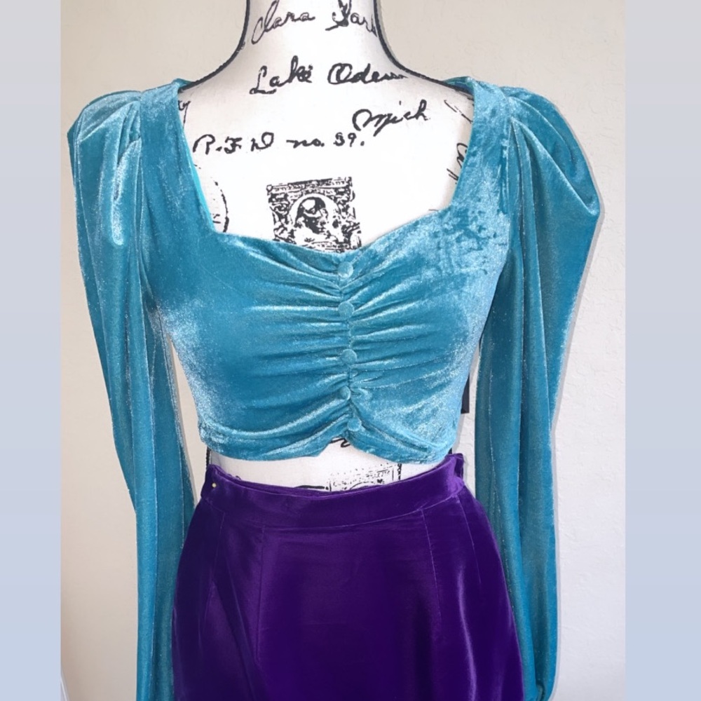 NWT- Teal Velvet Top MUST HAVE